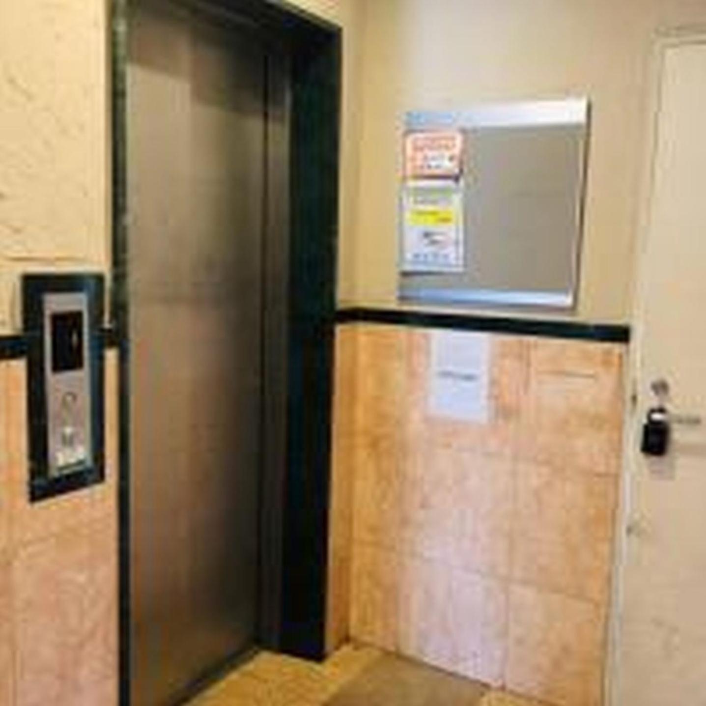 Apartment グランディ702 *